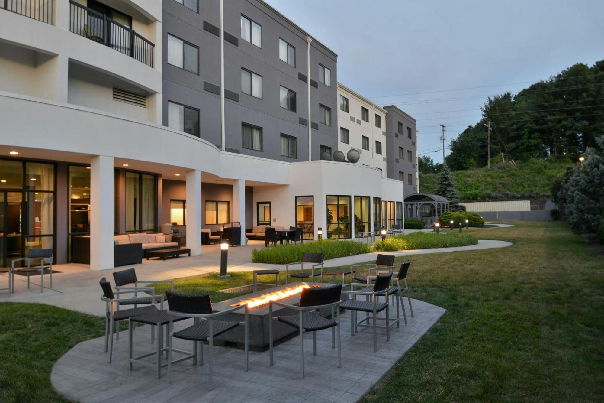 Courtyard By Marriott Harrisburg Hershey Exterior photo