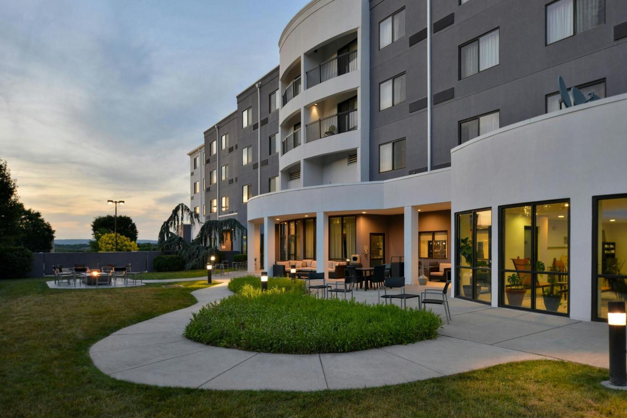 Courtyard By Marriott Harrisburg Hershey Exterior photo